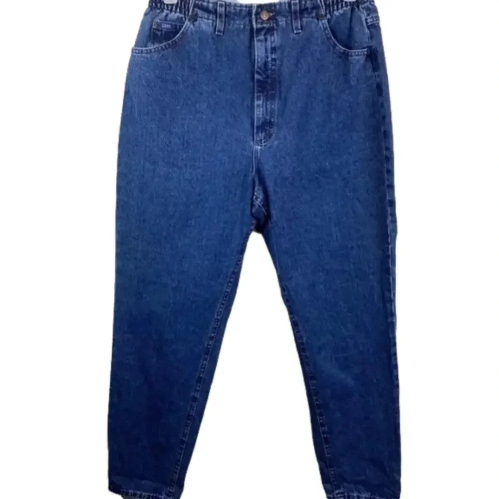 Vintage high rise mom jeans by‎ Lee. Elastic paper sack waistband.